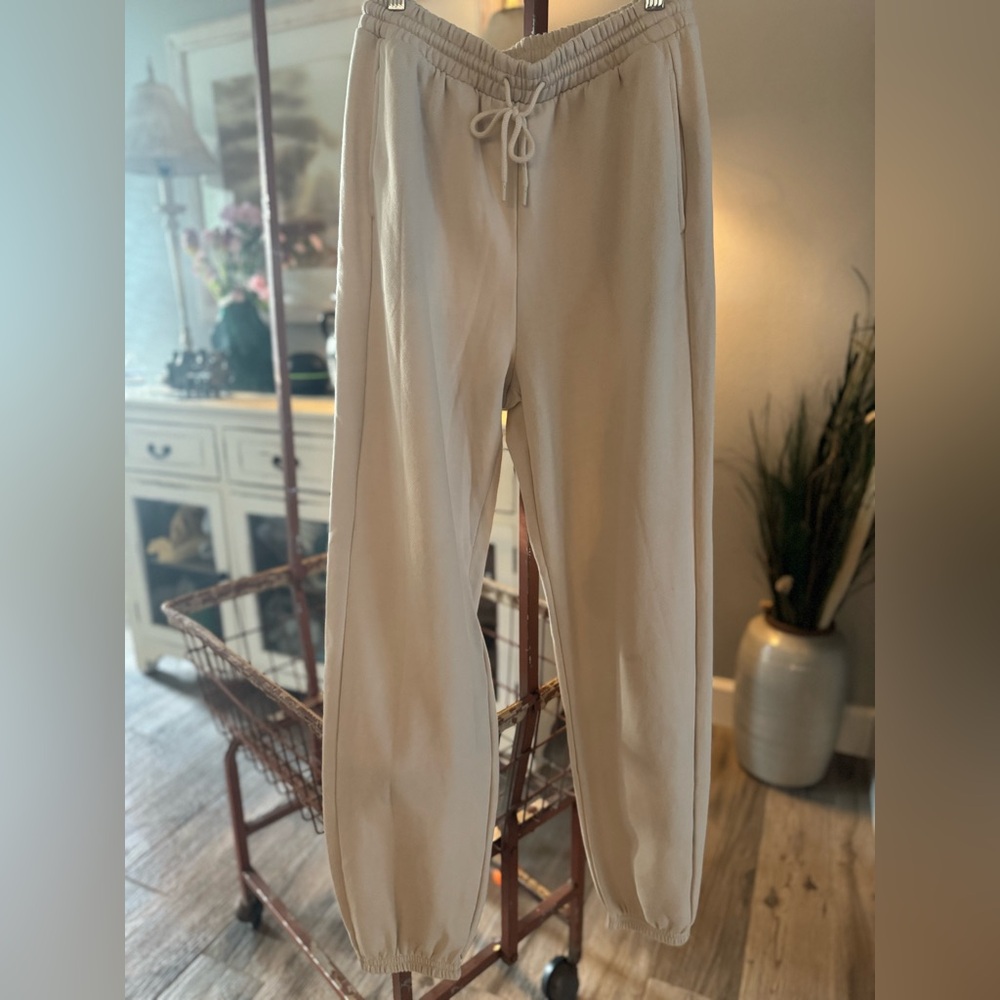 Old Navy Wishbone High Waist Joggers Cream Size S | Cozy Neutral Loungewear